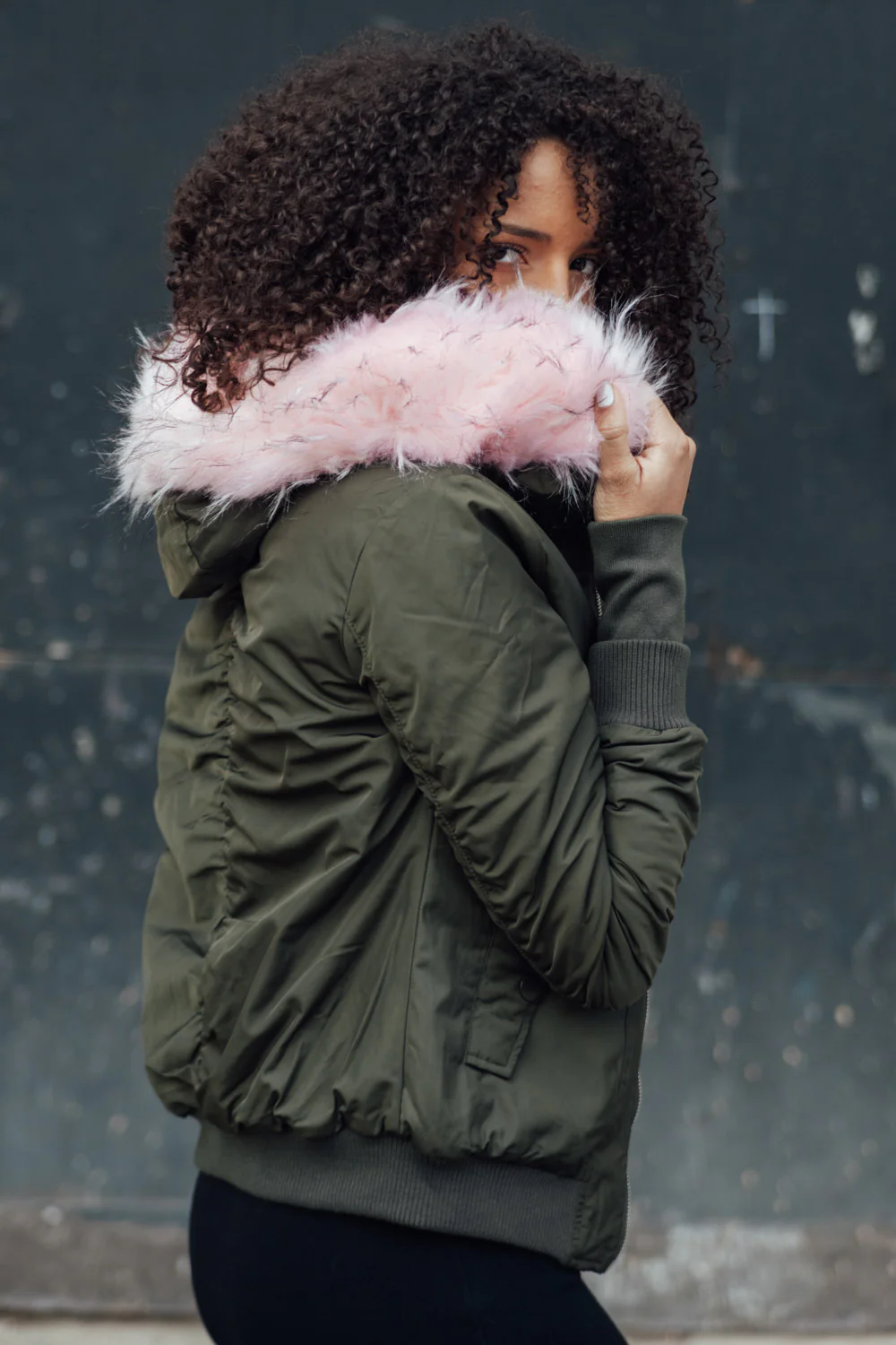 Bomber Femme capuche fourrure kaki rose clair W2030CJA - Image 6