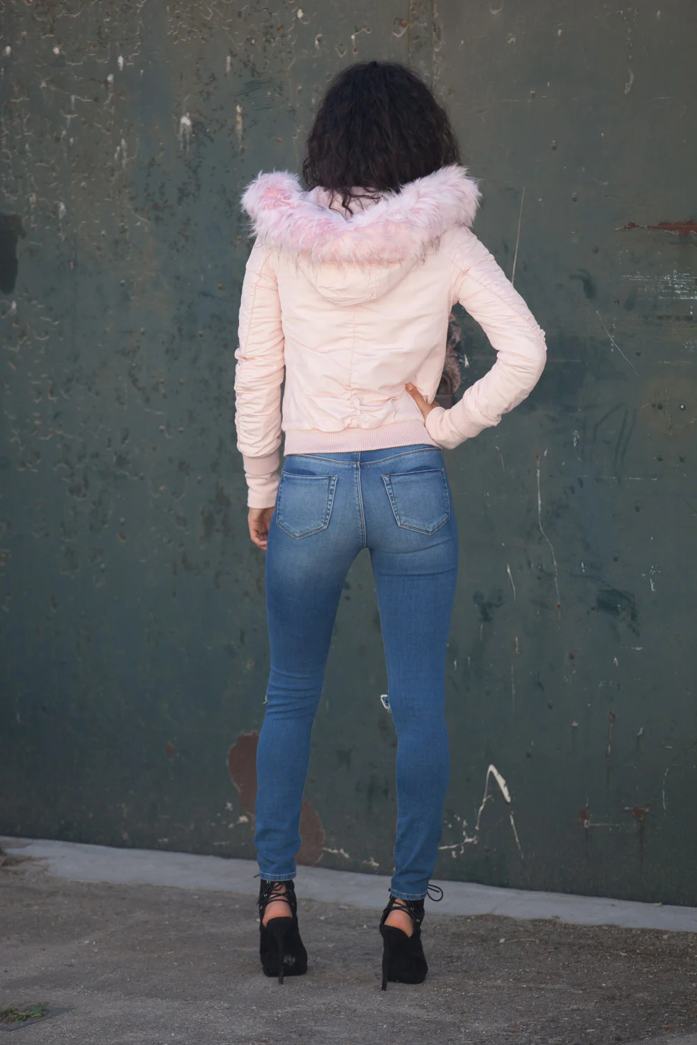 Bomber Femme capuche fourrure rose W2030CJA - Image 3