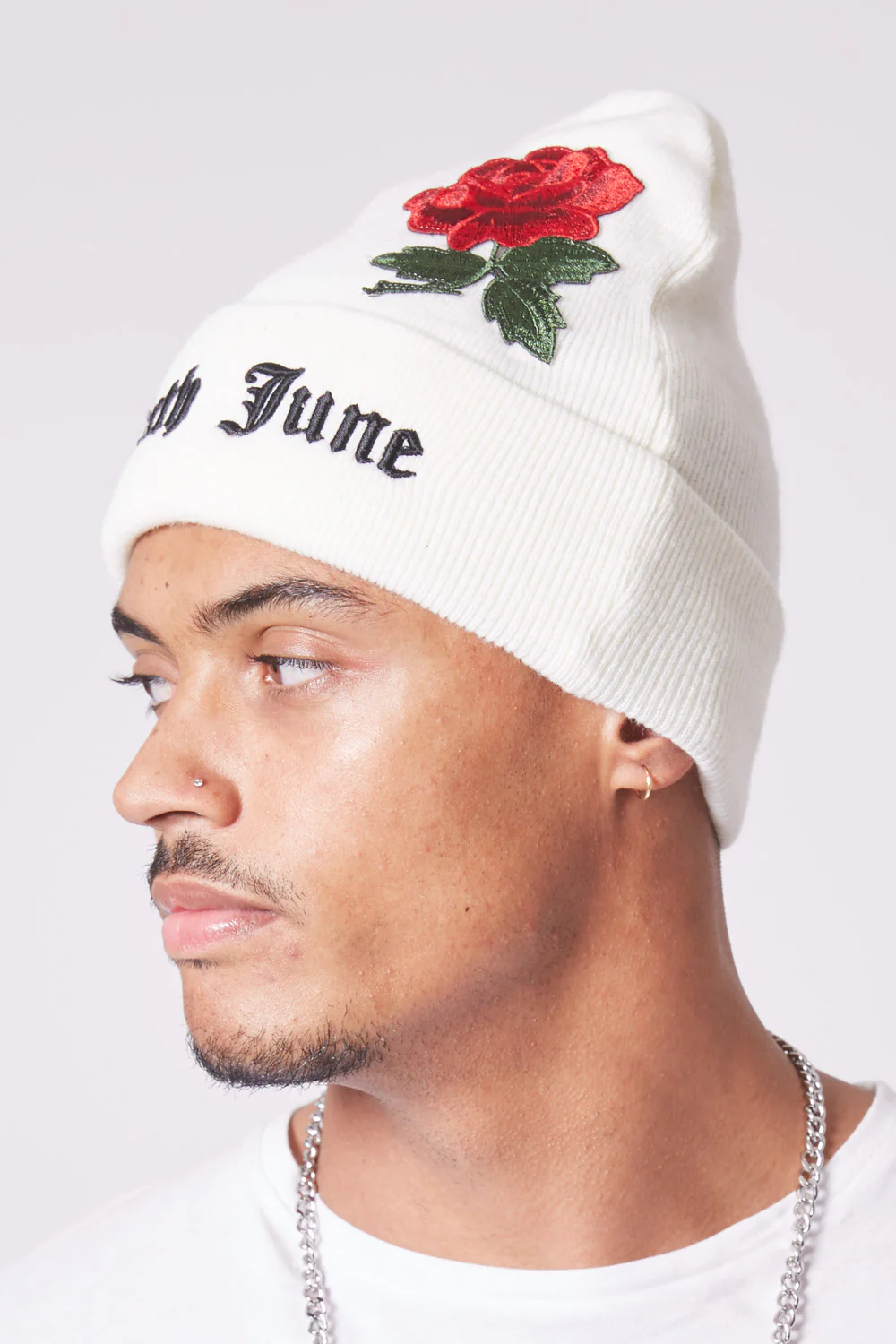 Bonnet brodé roses blanc - Image 2