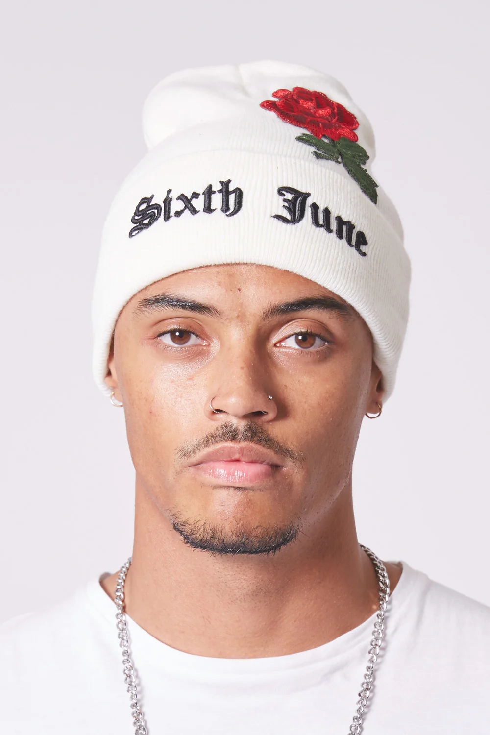 Bonnet brodé roses blanc - Image 3