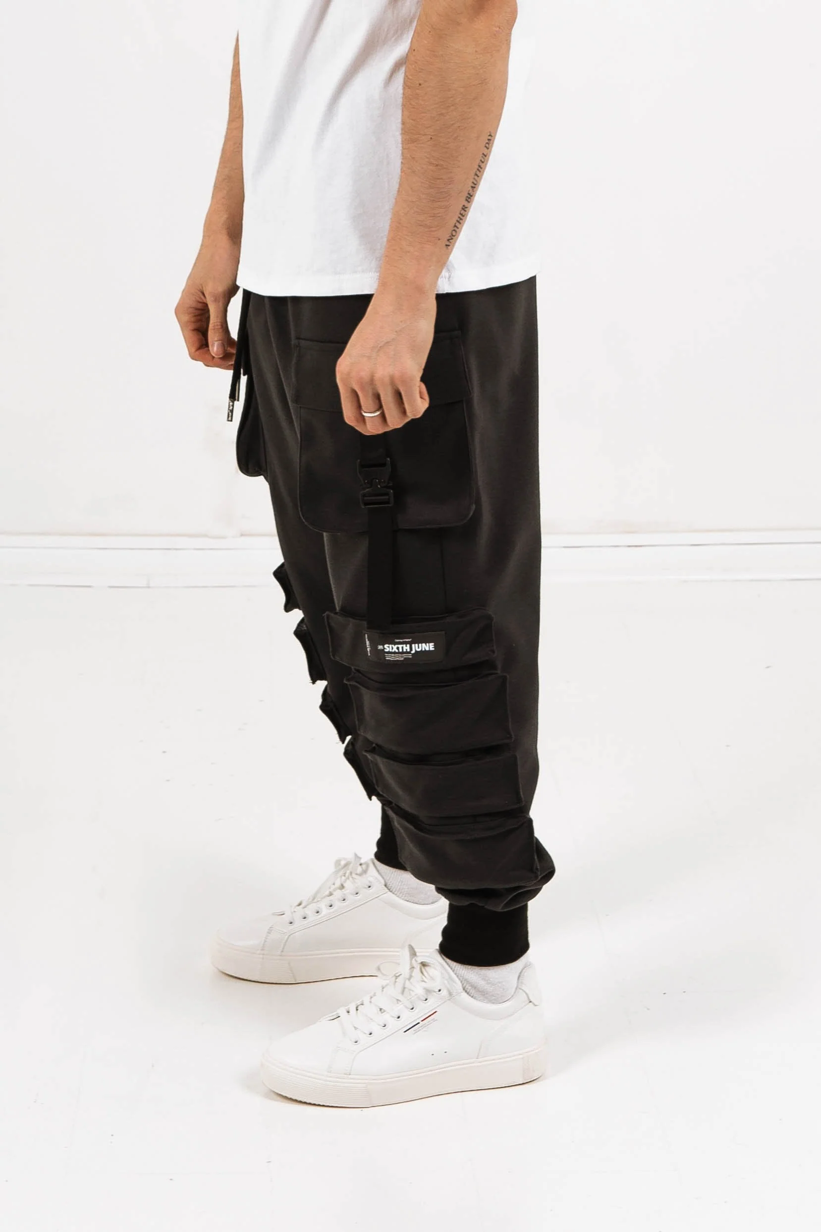Jogging large cargo sangles noir - Image 4