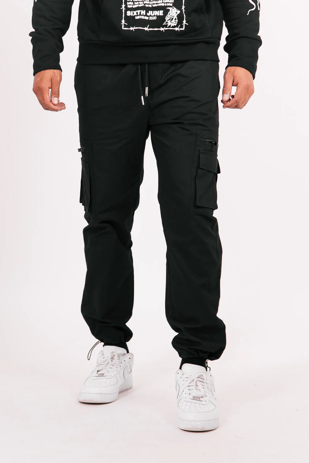 Pantalon cargo poches zip noir - Image 2