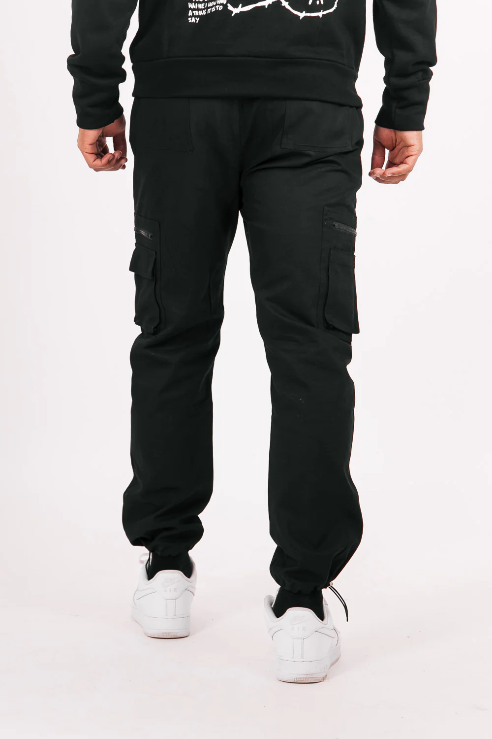 Pantalon cargo poches zip noir - Image 5