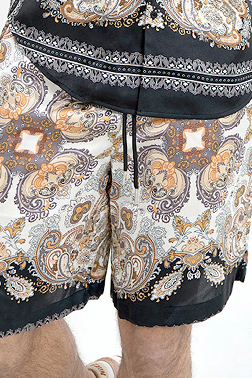 Short baroque Noir - Image 3