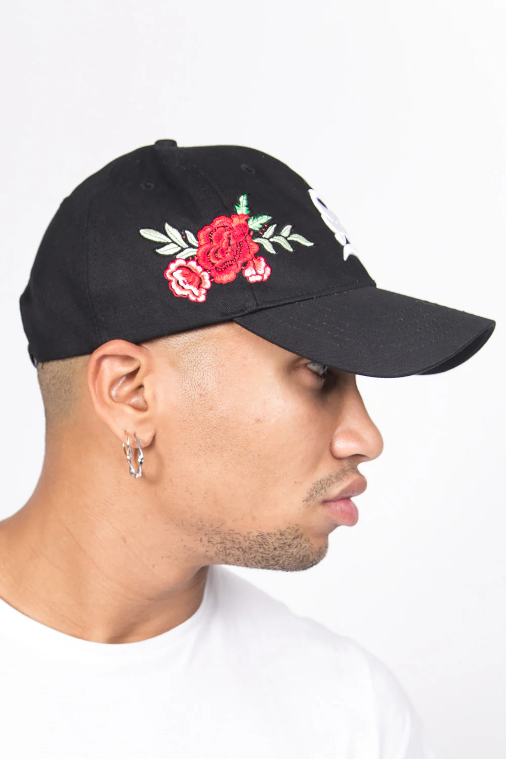 Casquette gothique fleurs noir doré - Image 4