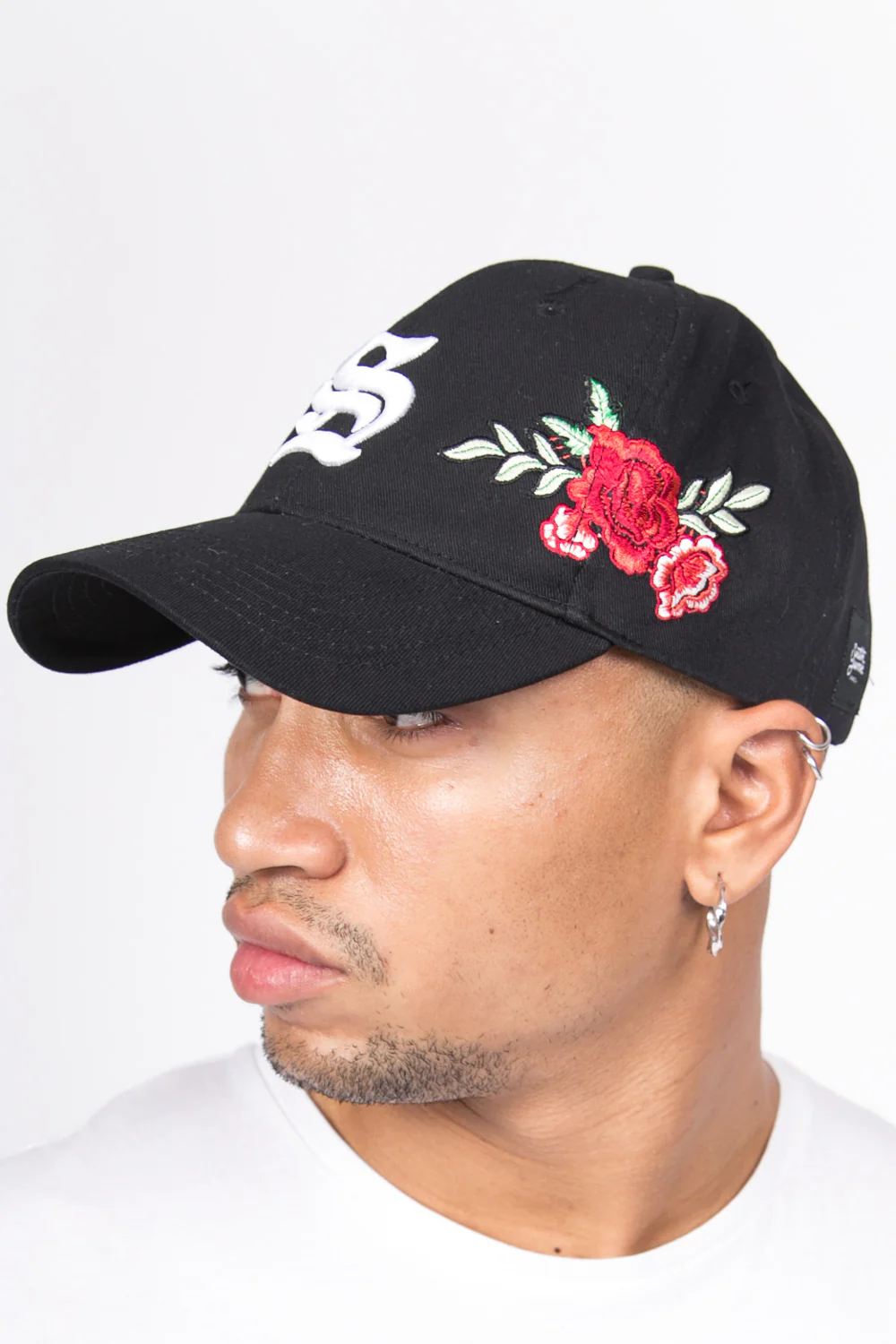 Casquette gothique fleurs noir doré - Image 5