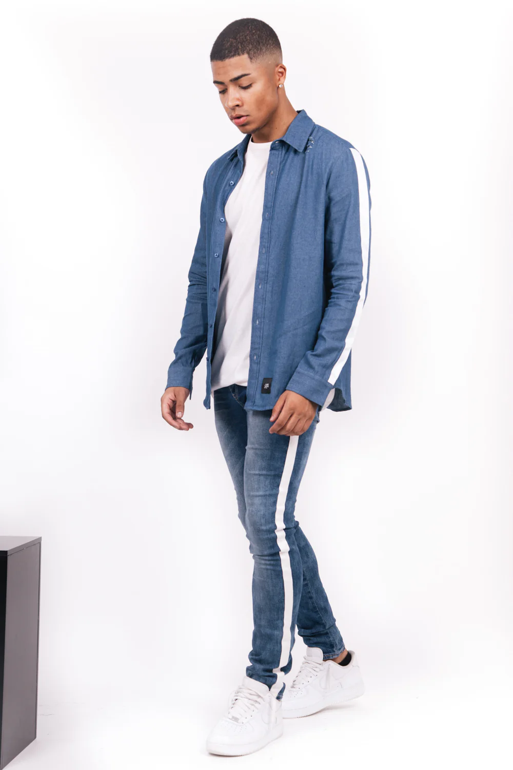 Chemise destroy bandes bleu blanc - Image 3