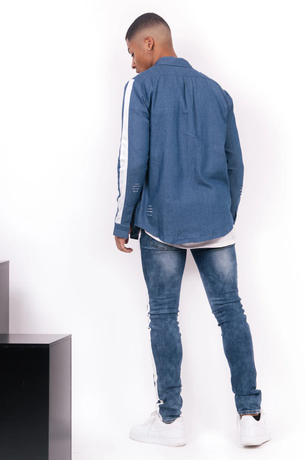 Chemise destroy bandes bleu blanc - Image 4