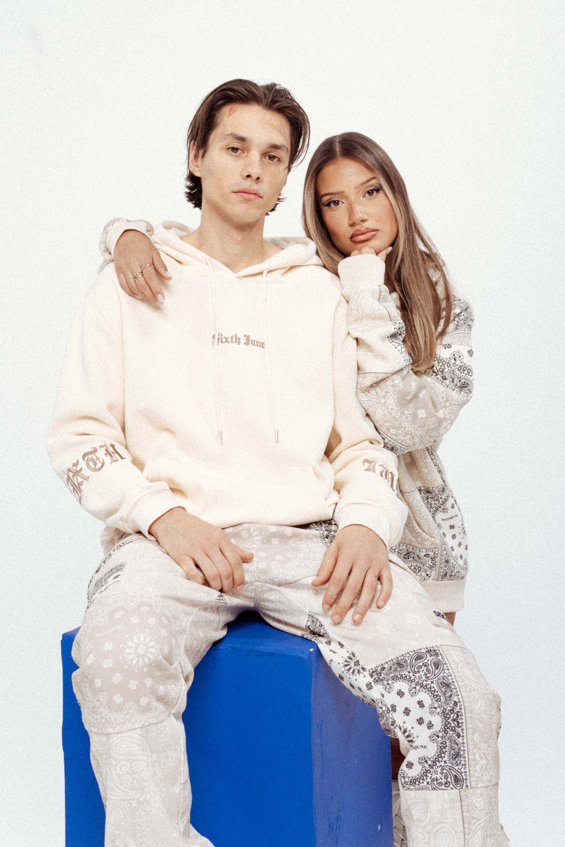 CREW embroidered hoodie - Image 8