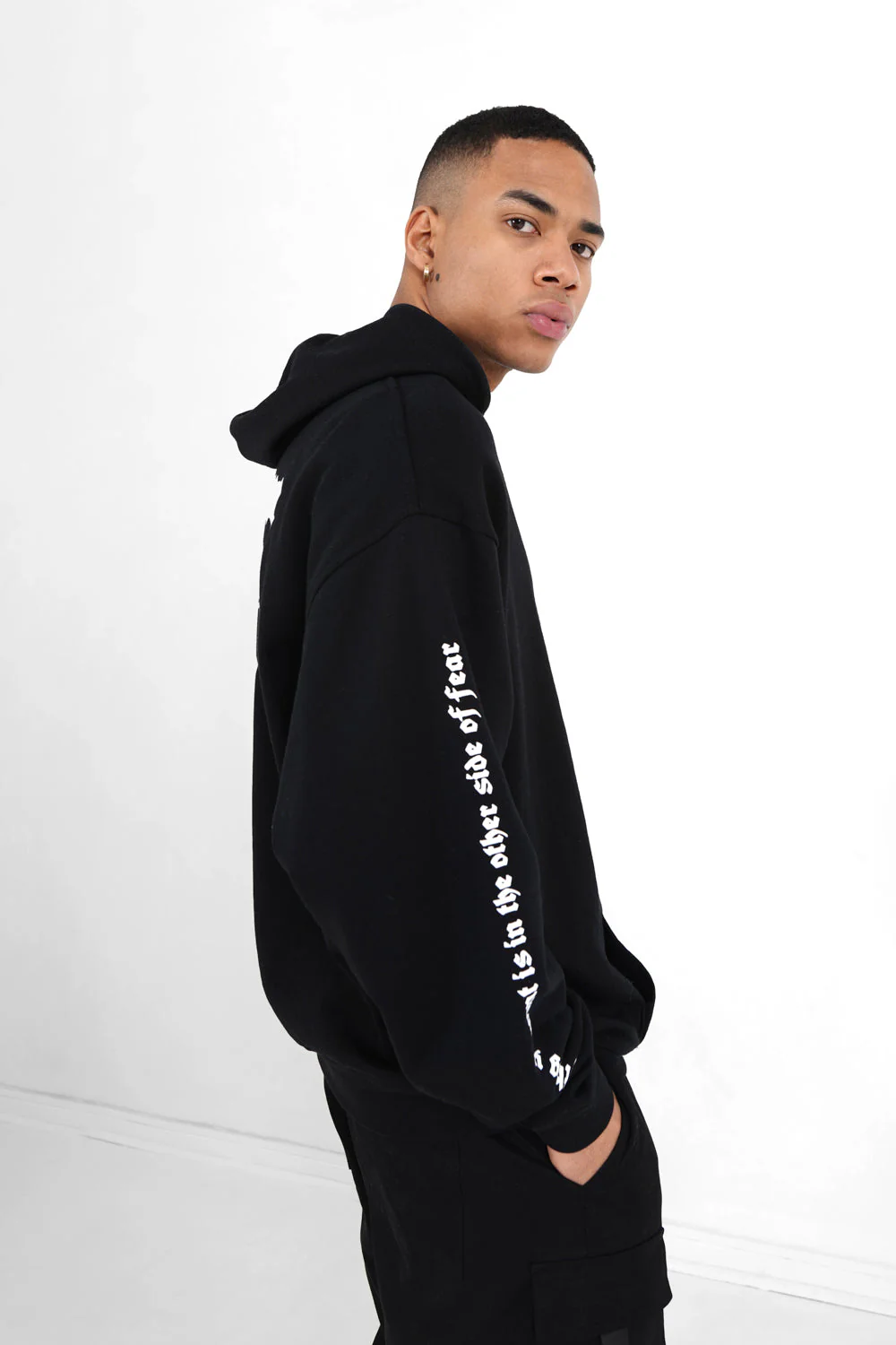 Sweatshirt capuche imprimé gotique Noir - Image 4