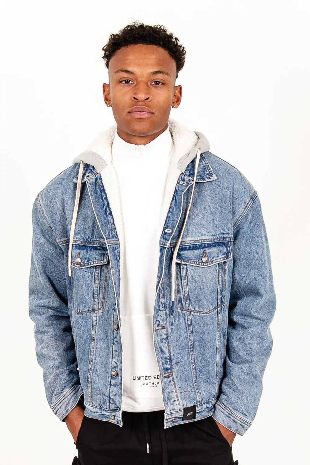 Veste en jean sherpa capuche bleu - Image 2