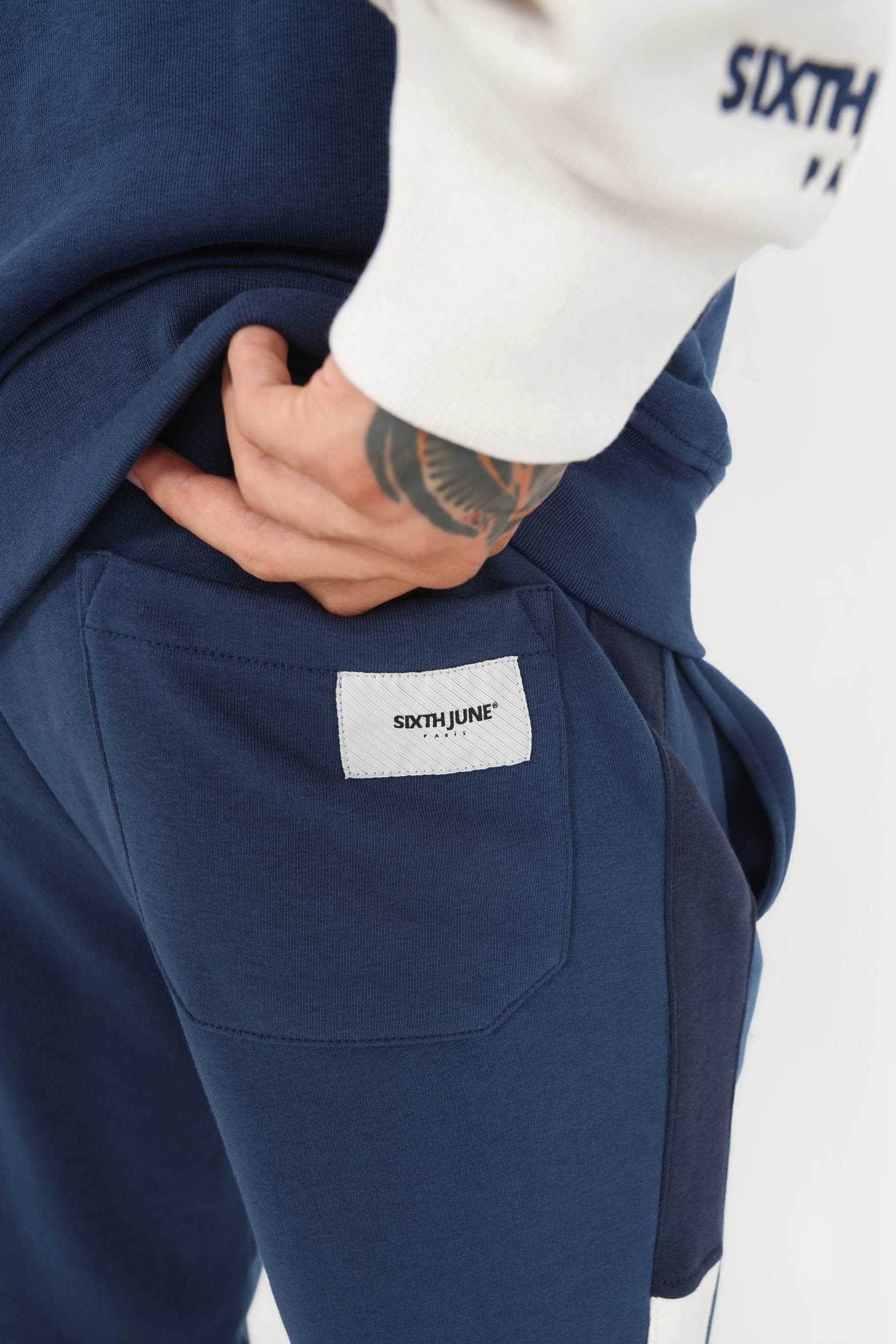 Jogging tricolore logo patch Bleu foncé - Image 4