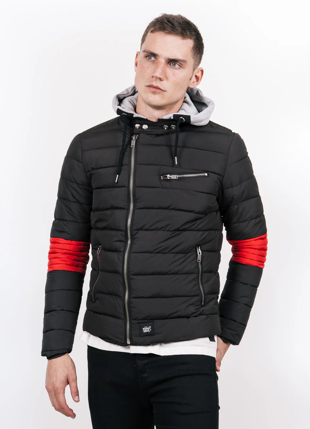 Doudoune courte capuche noir rouge - Image 2