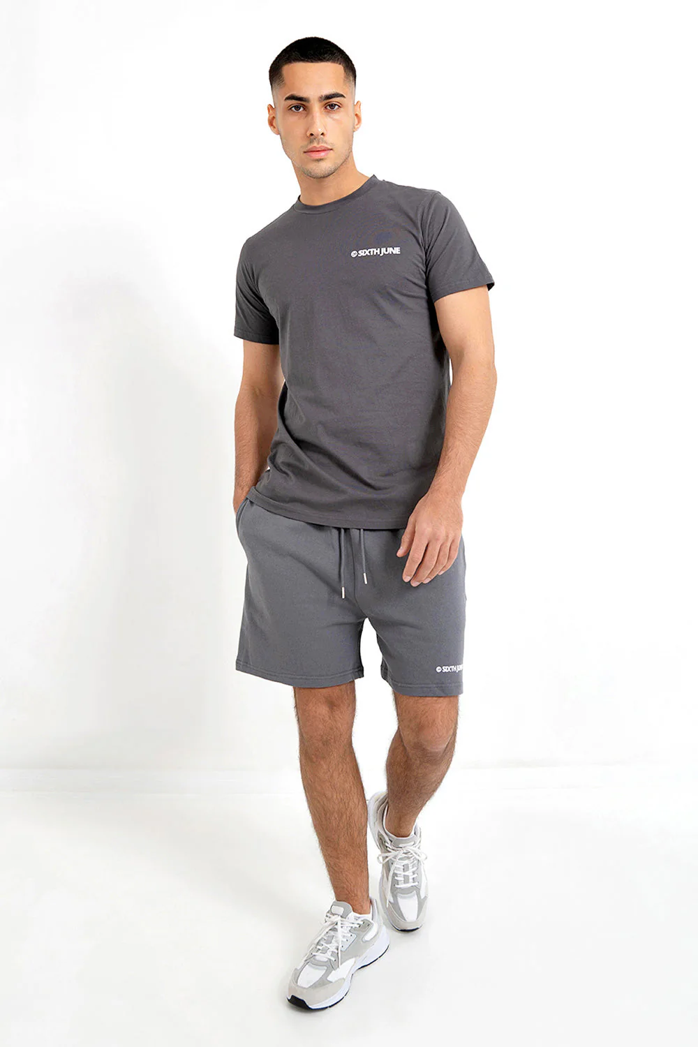 Short essential logo Gris foncé - Image 2