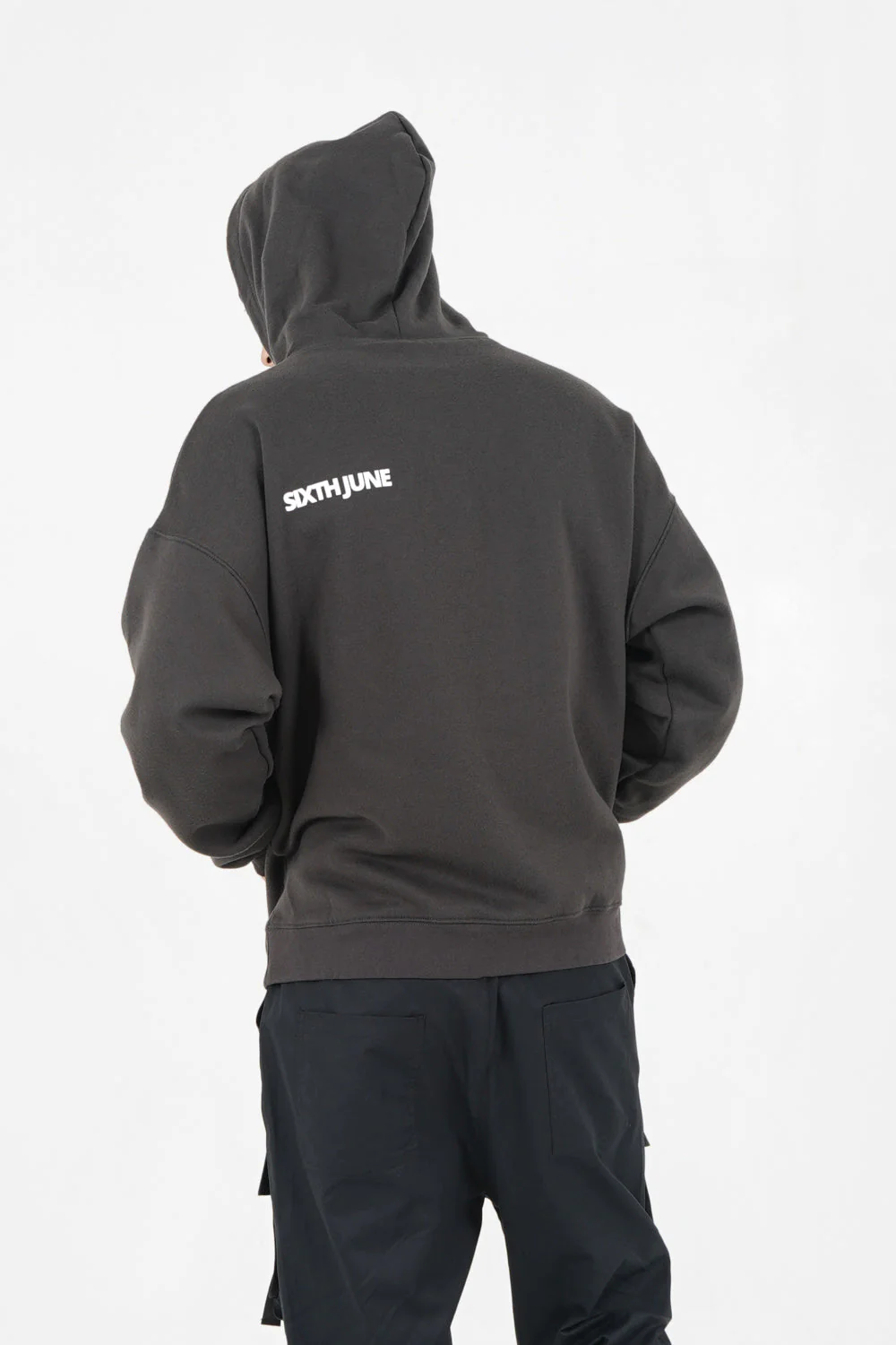 Sweat capuche oversize logo décalé Gris foncé - Image 5