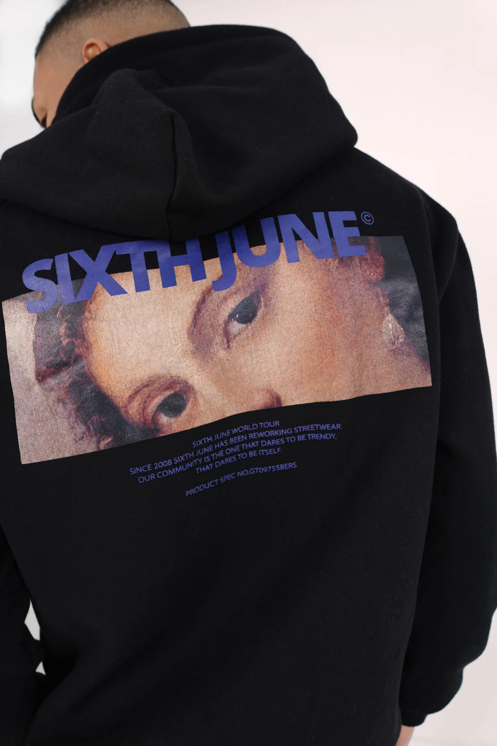Sweatshirt capuche regard imprimé Noir - Image 3