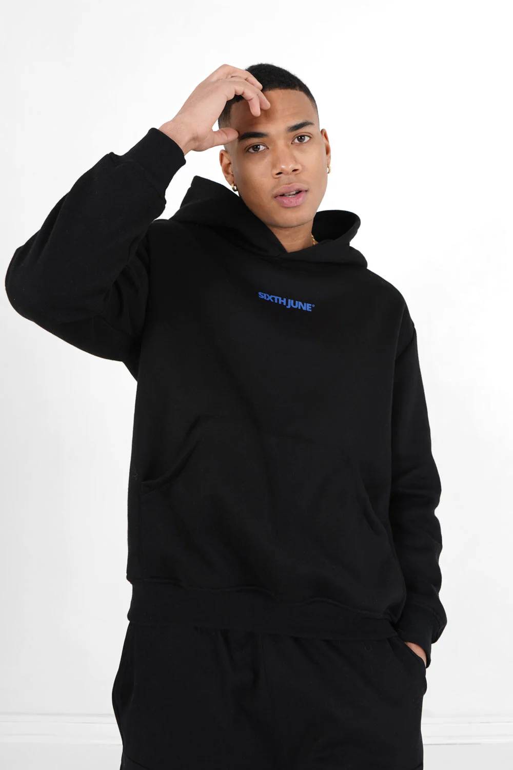 Sweatshirt capuche regard imprimé Noir - Image 5