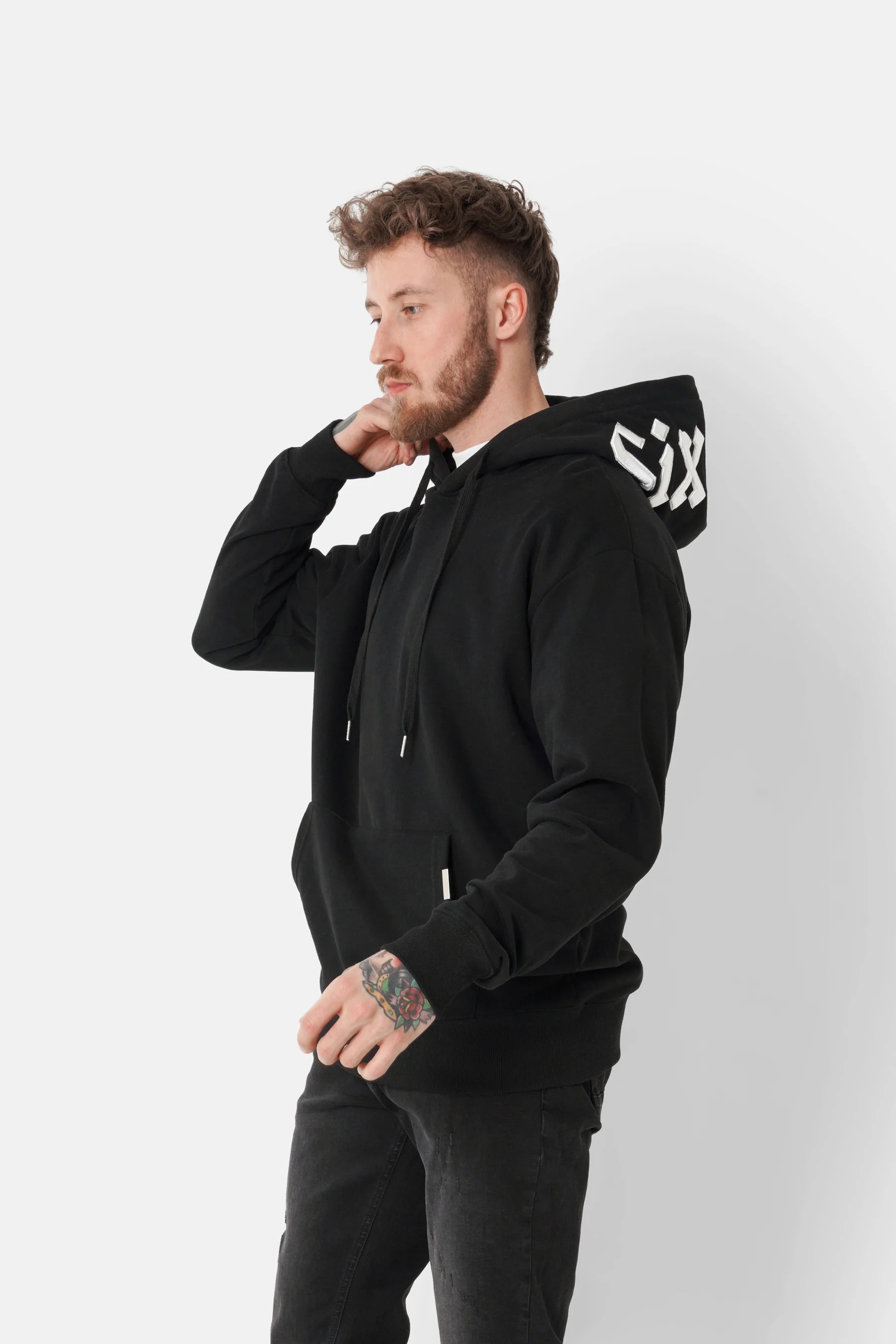 Sweatshirt logo gothique capuche Noir - Image 4