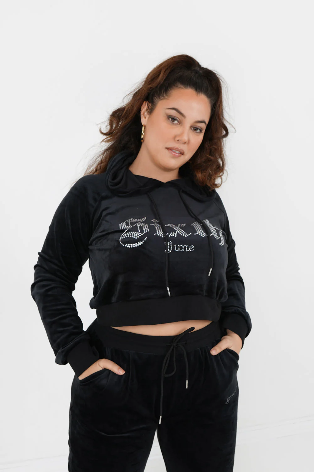 Sweatshirt capuche velours strass Noir - Image 6