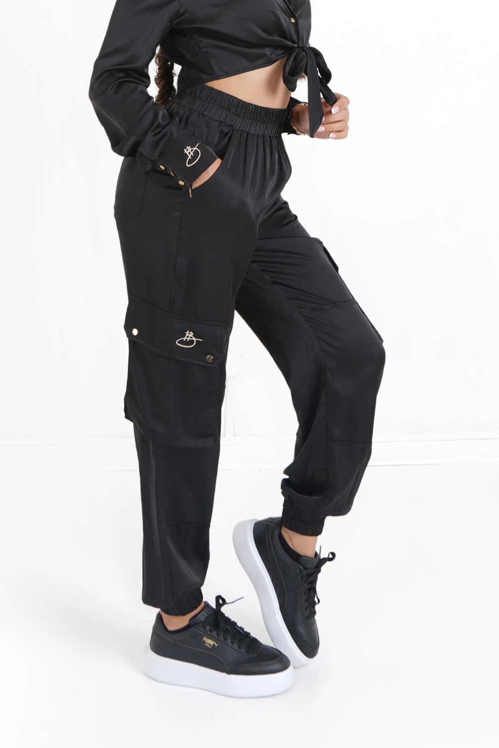 HELENA BU | Pantalon cargo satiné Noir - Image 4