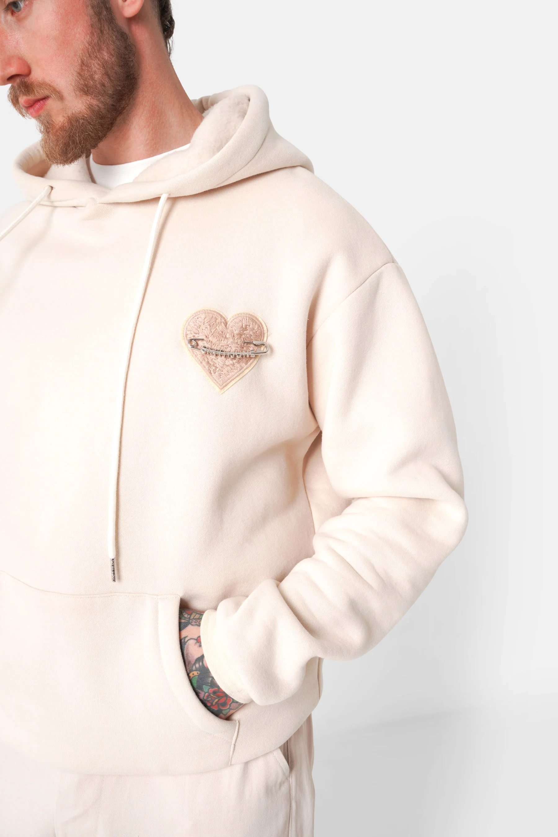 Sweatshirt capuche coeur brodé molletonné Beige clair - Image 3