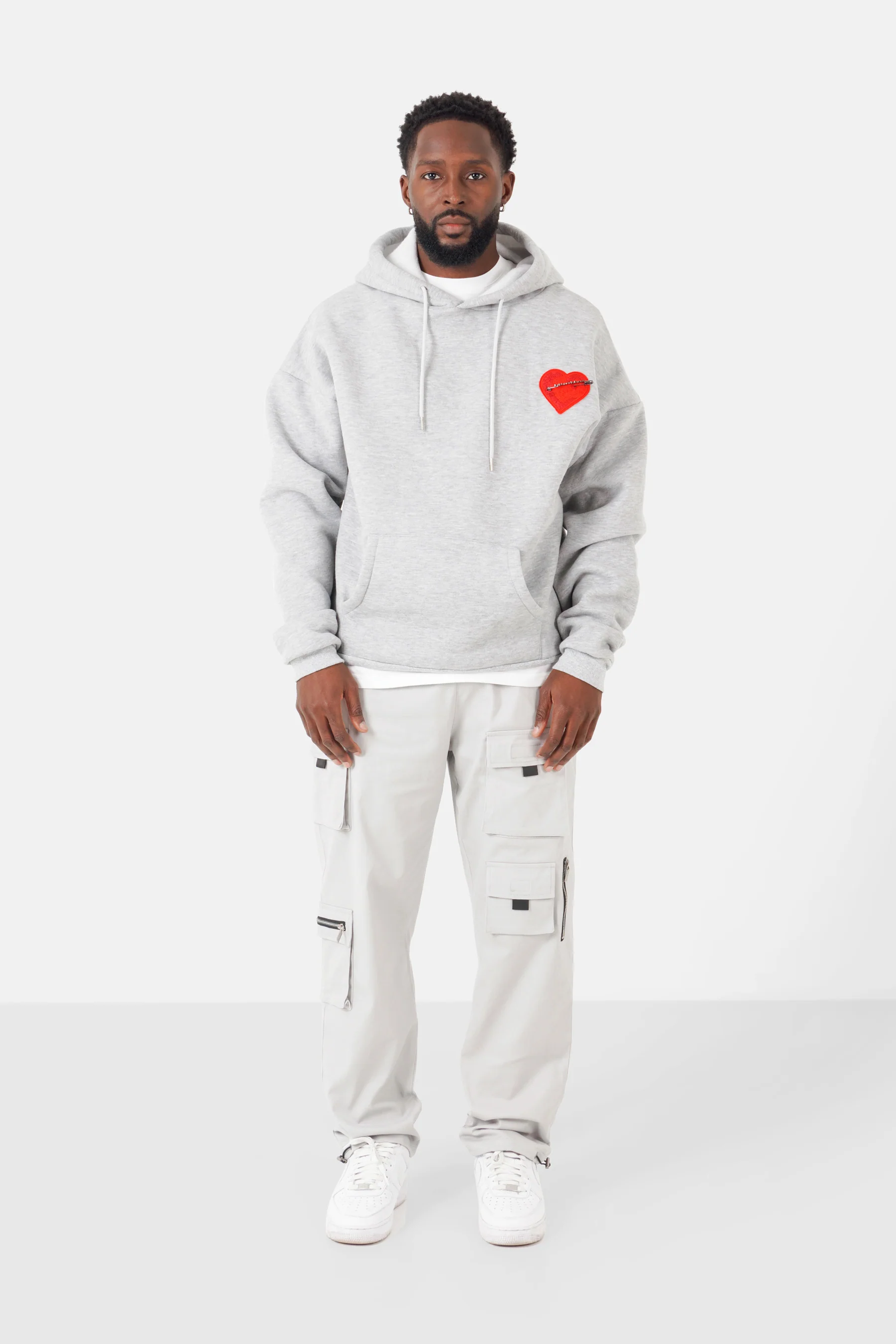 Sweatshirt capuche coeur brodé molletonné Gris - Image 2