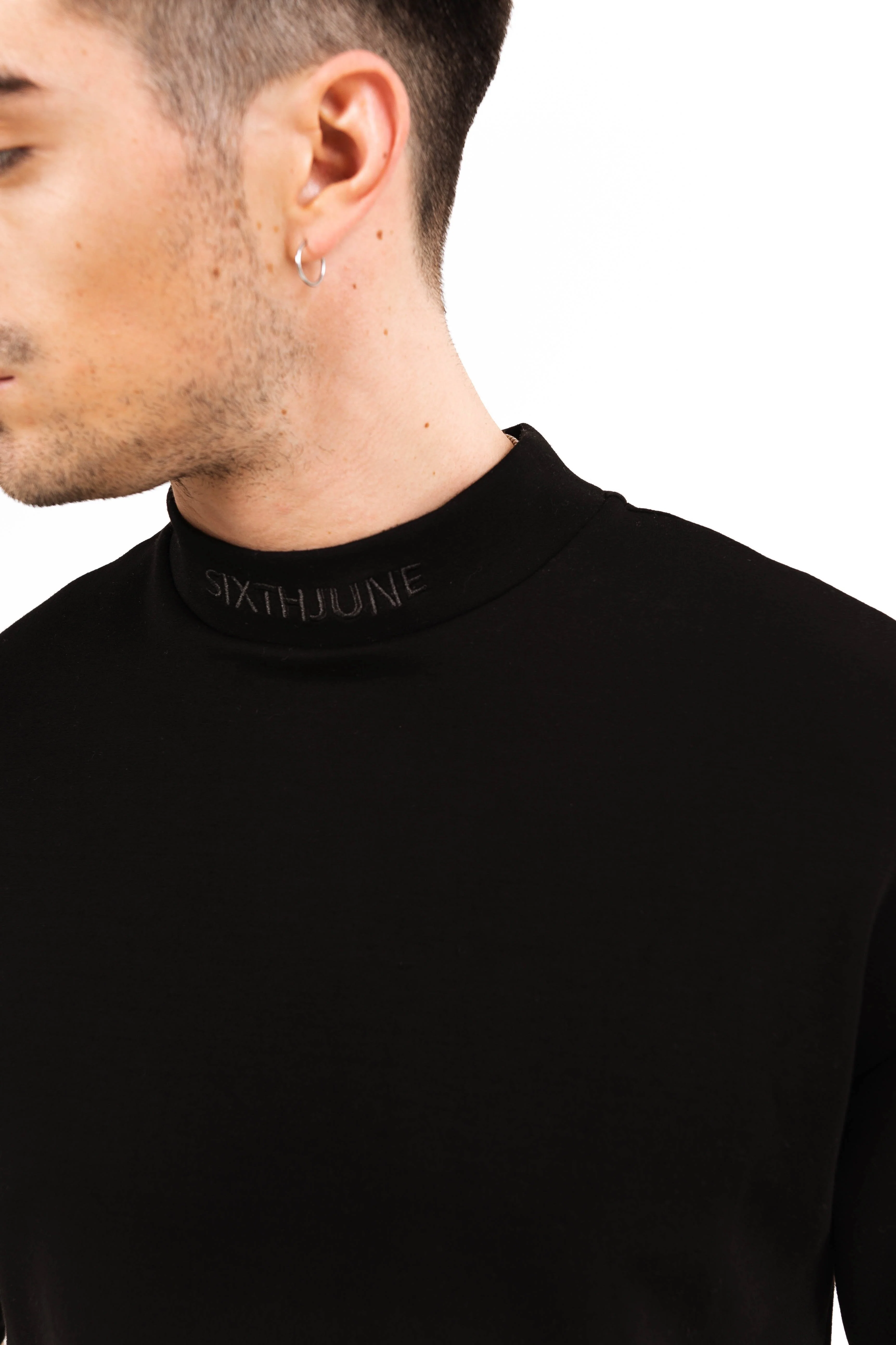 T-shirt manches mi-longues col noir - Image 3