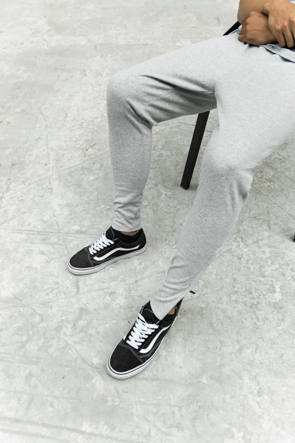Jogging ajusté zips gris clair - Image 4