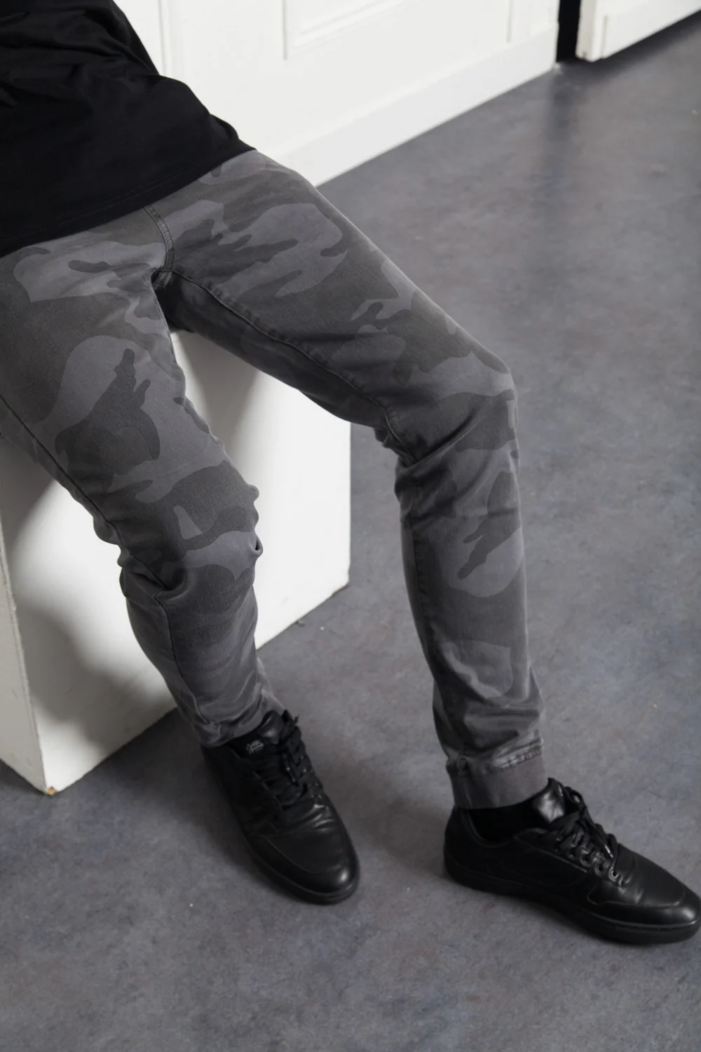 Jean jogging camouflage gris foncé - Image 3