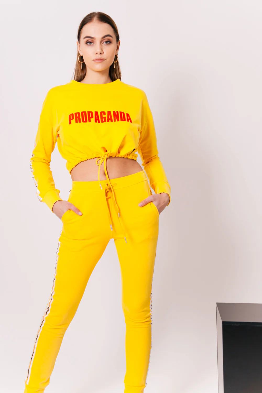 Jogging Propaganda bandes jaune - Image 4