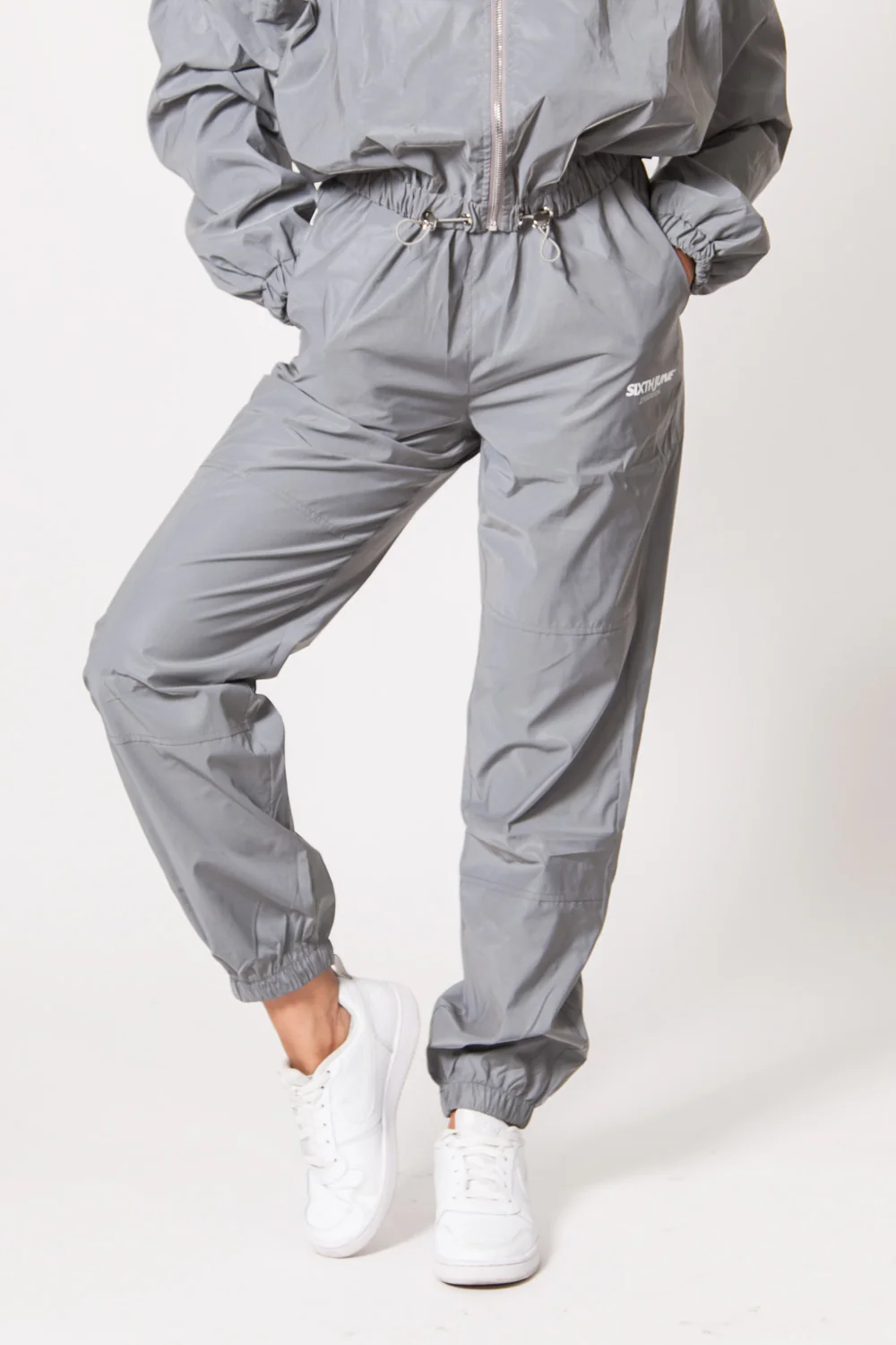 Jogging réfléchissant logo gris clair - Image 3
