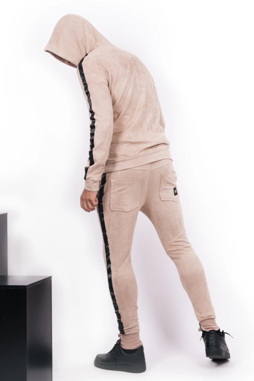 Jogging suédine bandes beige - Image 4