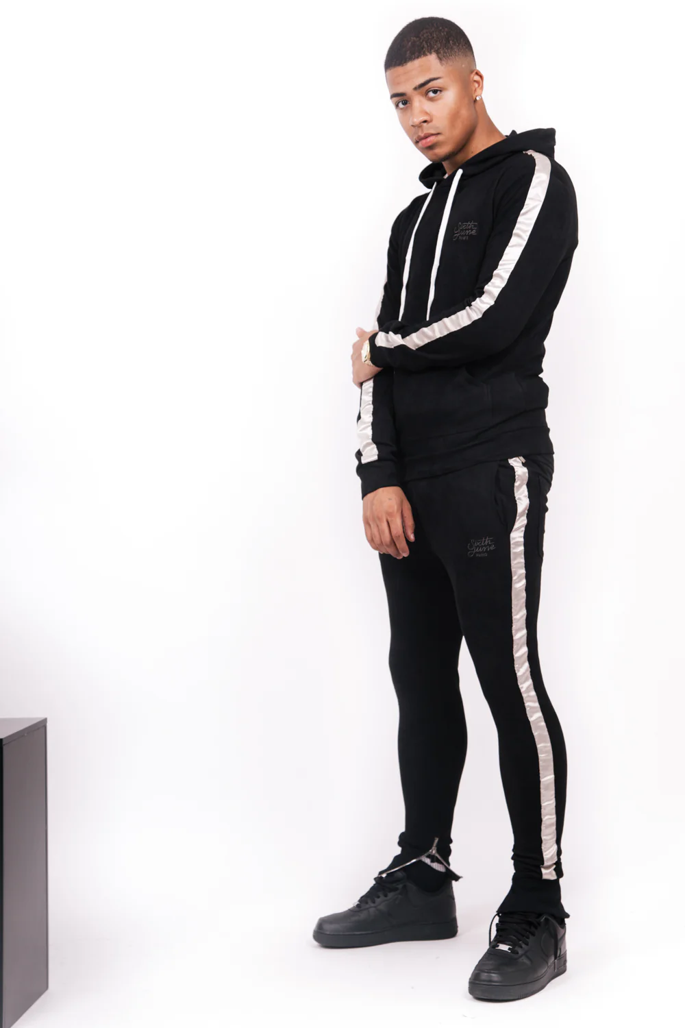 Jogging suédine bandes noir - Image 3