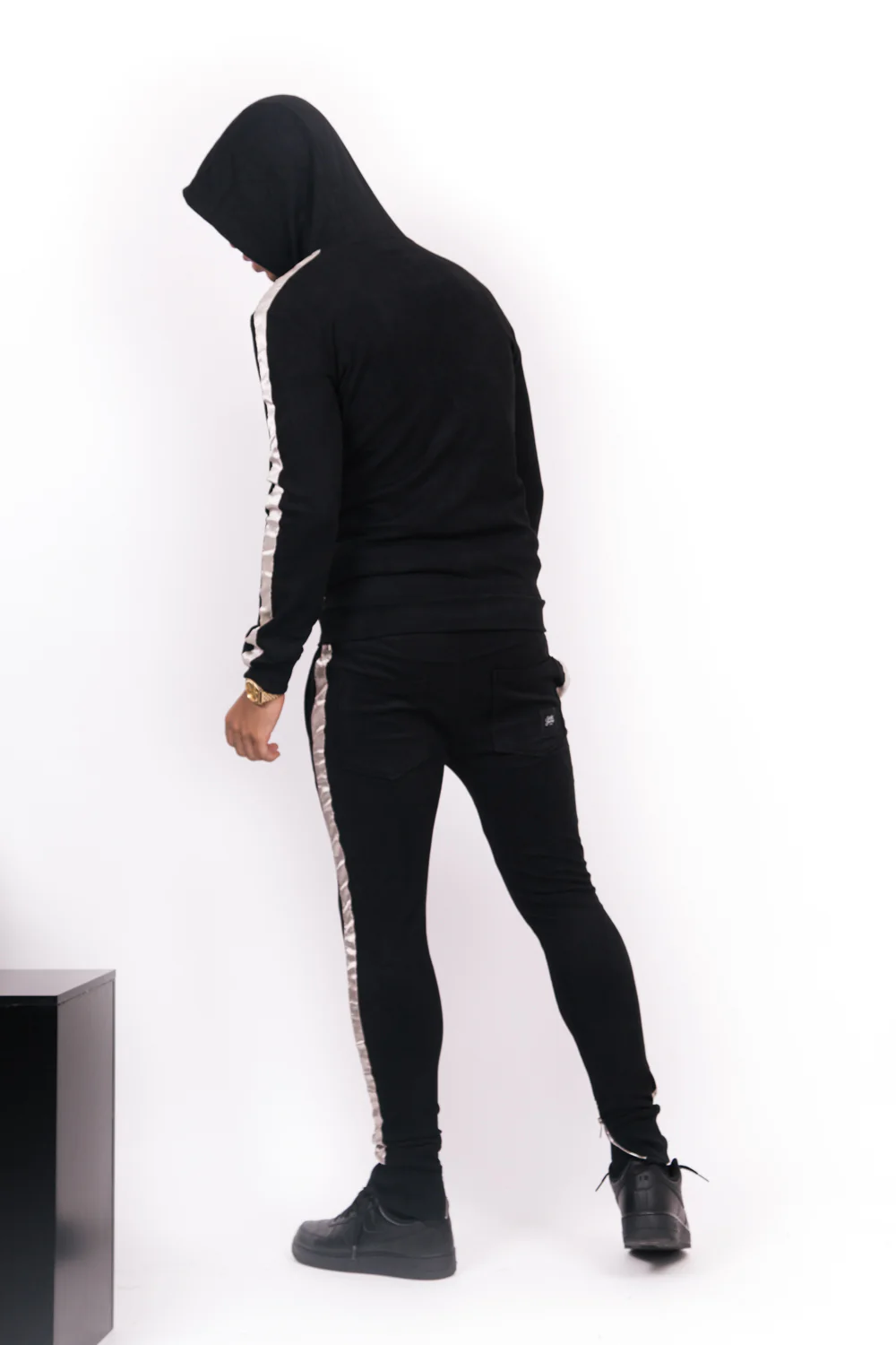 Jogging suédine bandes noir - Image 4