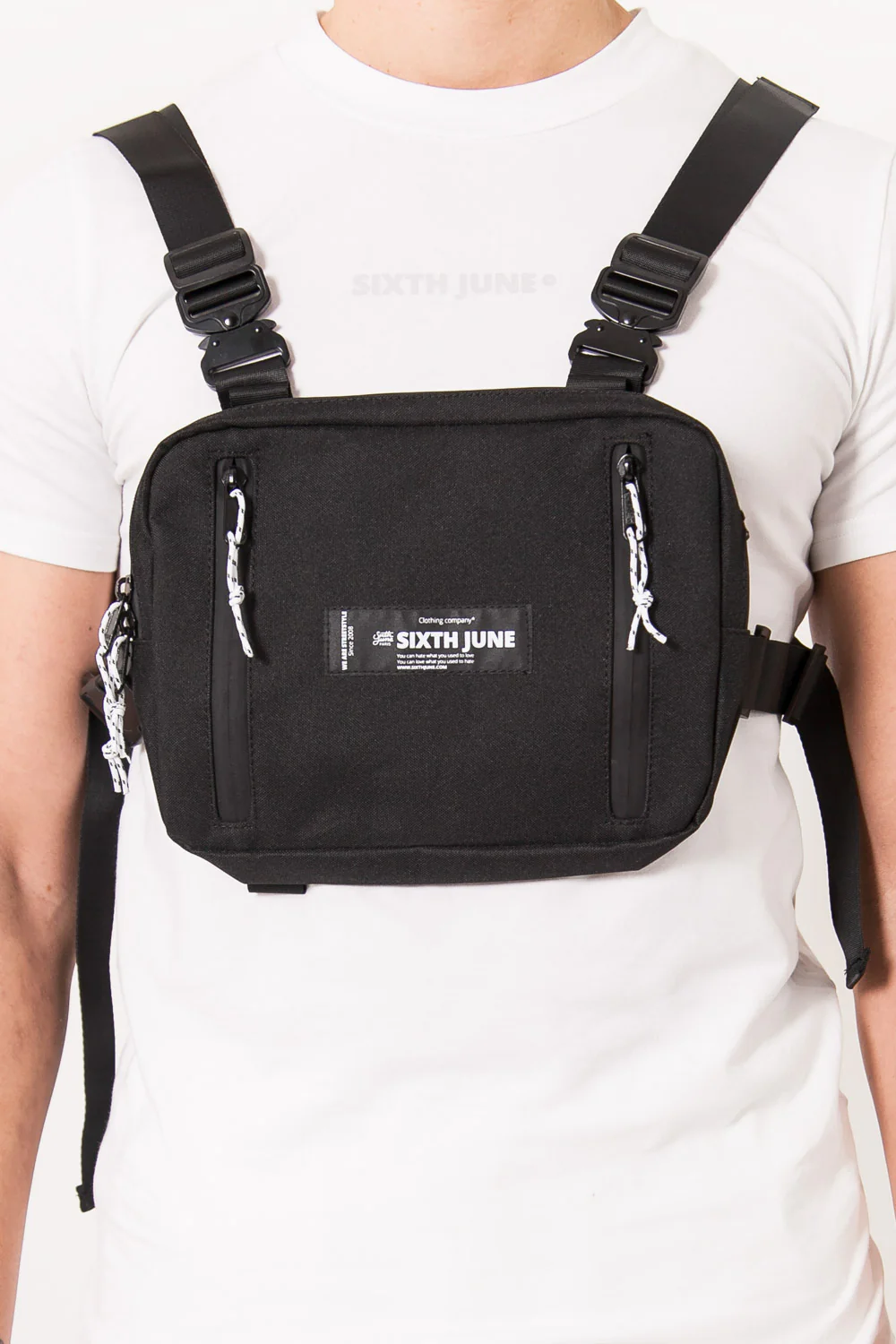 Petit sac poitrine boucle zip logo noir - Image 2
