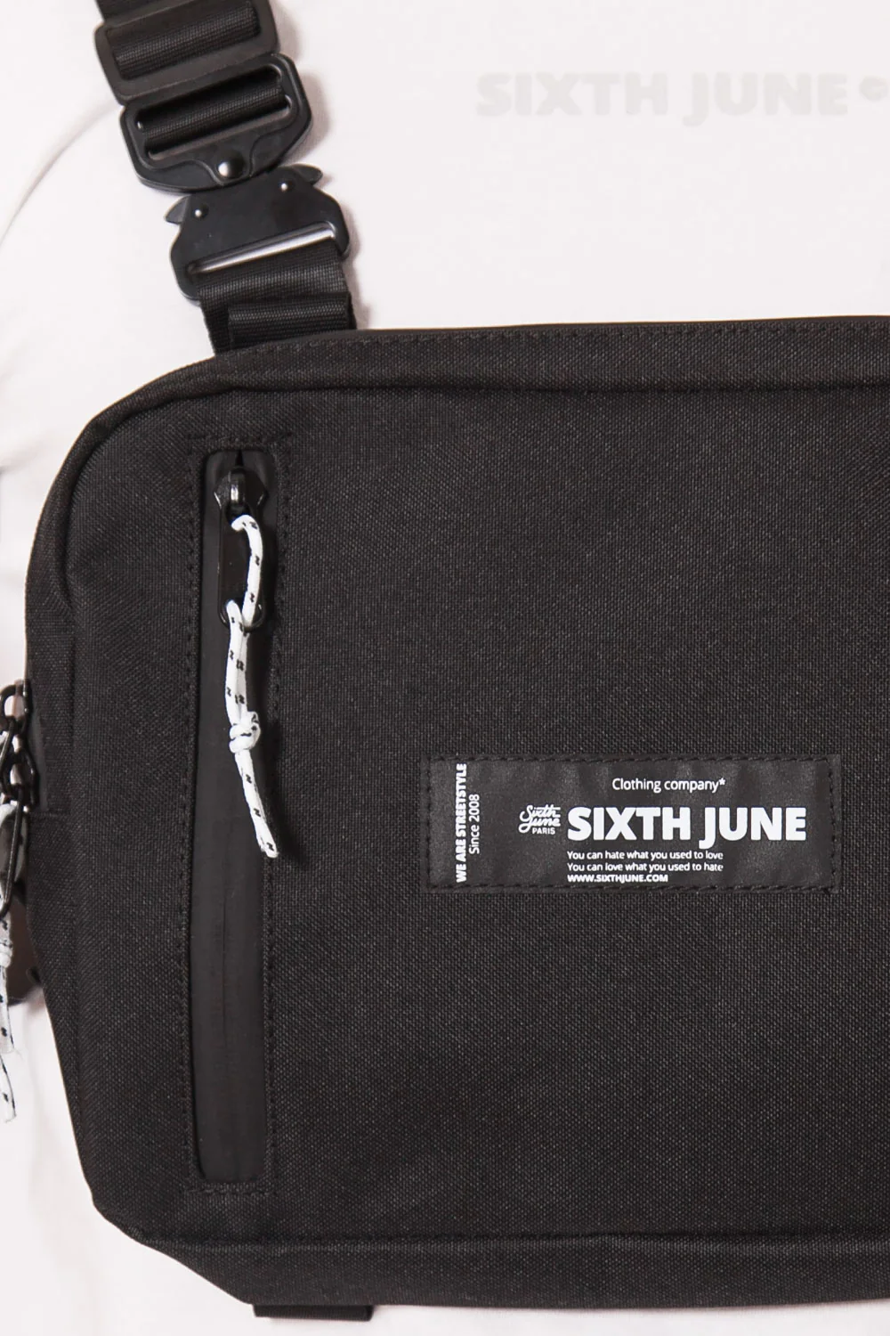 Petit sac poitrine boucle zip logo noir - Image 3