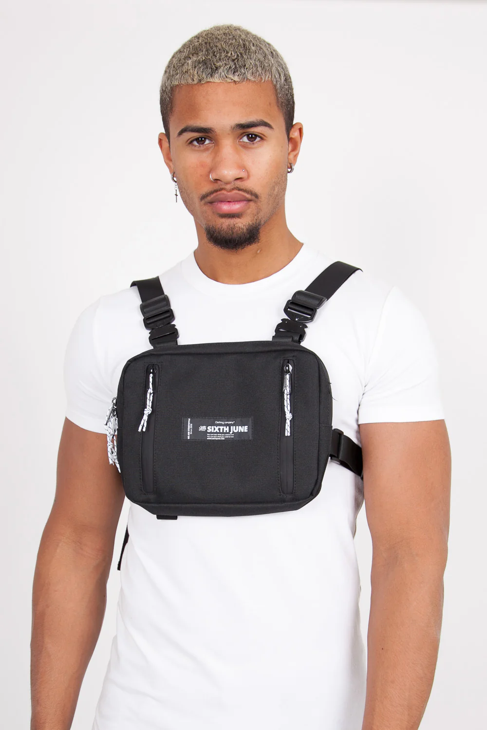 Petit sac poitrine boucle zip logo noir - Image 6