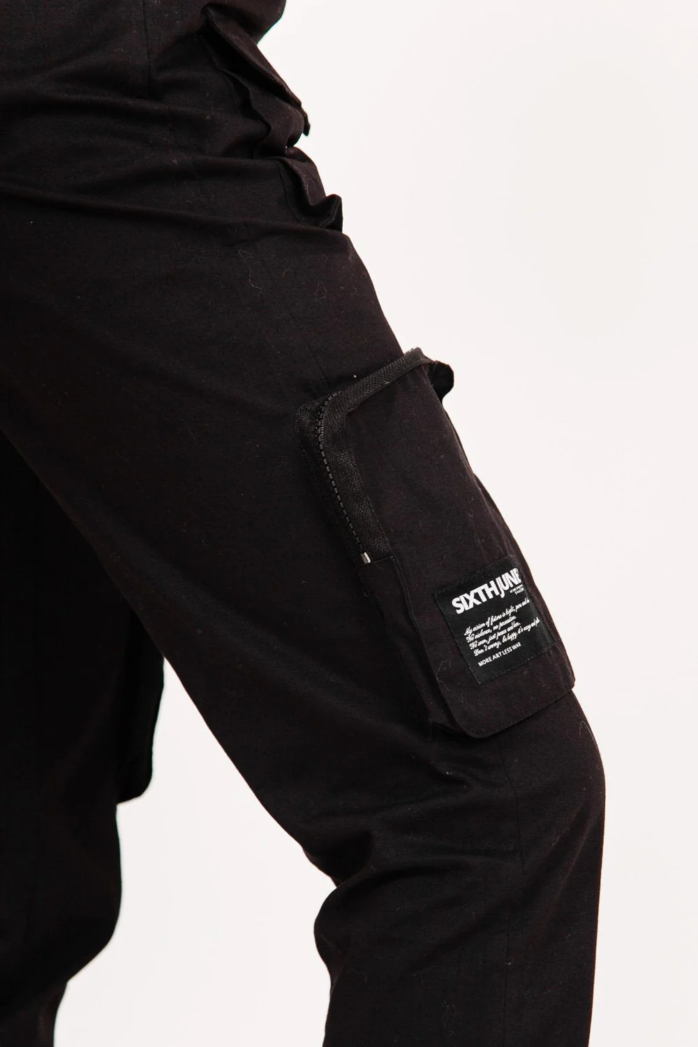 Pantalon cargo multipoches noir - Image 3
