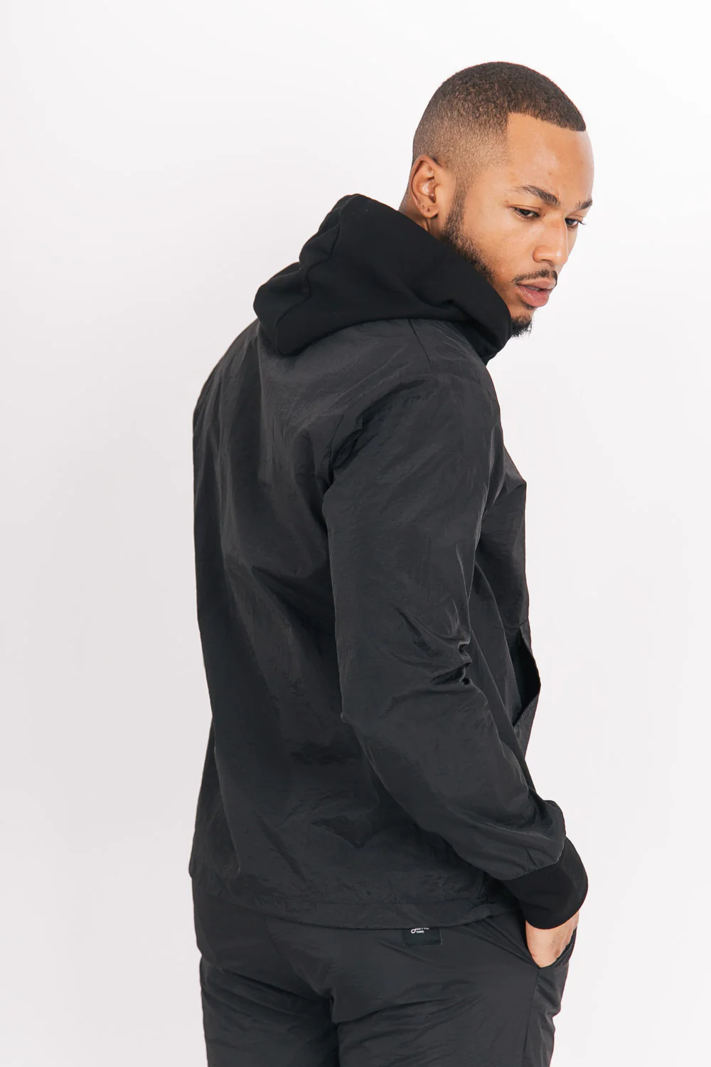Sweat à capuche nylon noir - Image 3