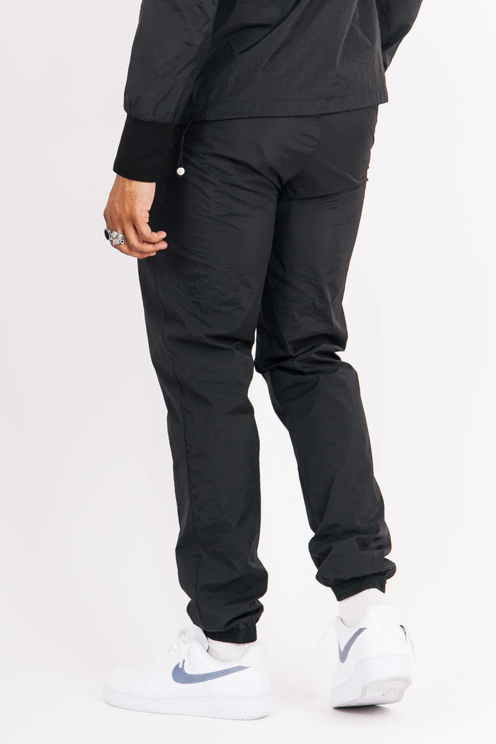 Pantalon jogging nylon noir - Image 4