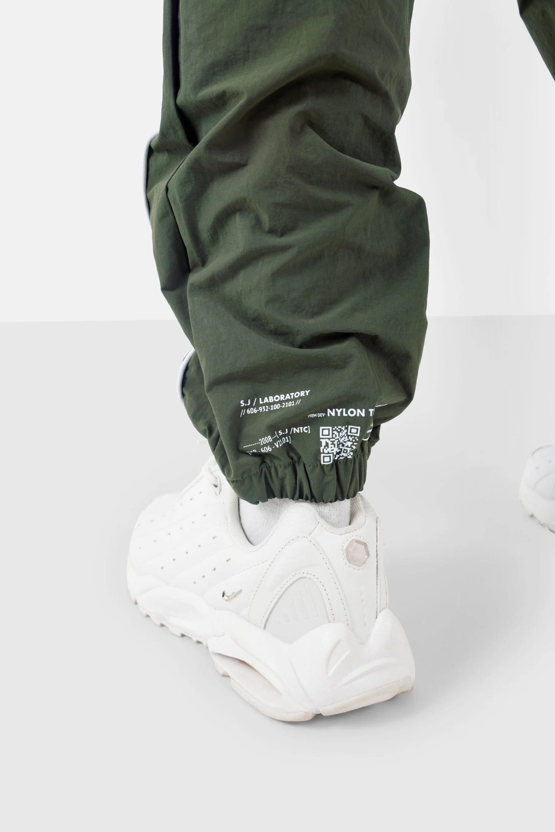 Jogging nylon sport Vert kaki - Image 4
