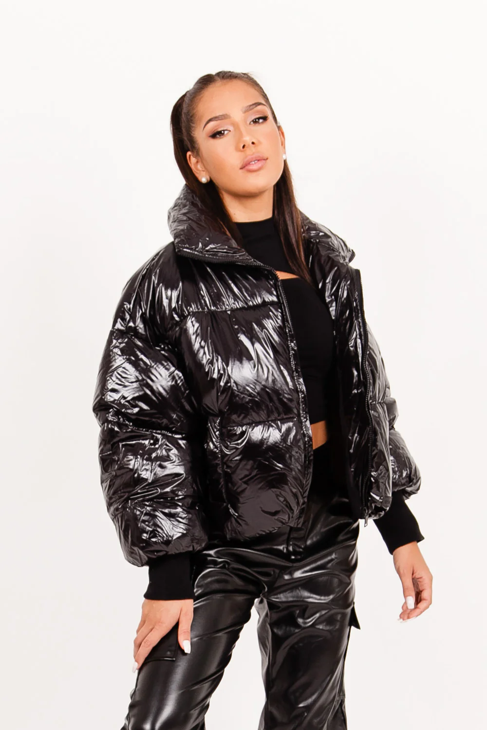 Doudoune courte oversize vinyle noir - Image 2
