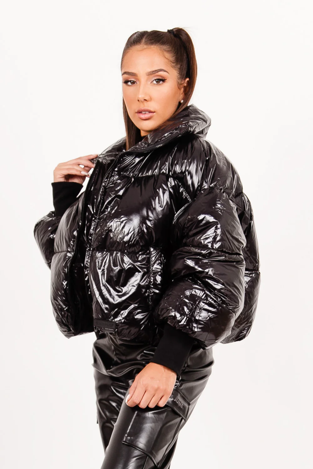 Doudoune courte oversize vinyle noir - Image 3