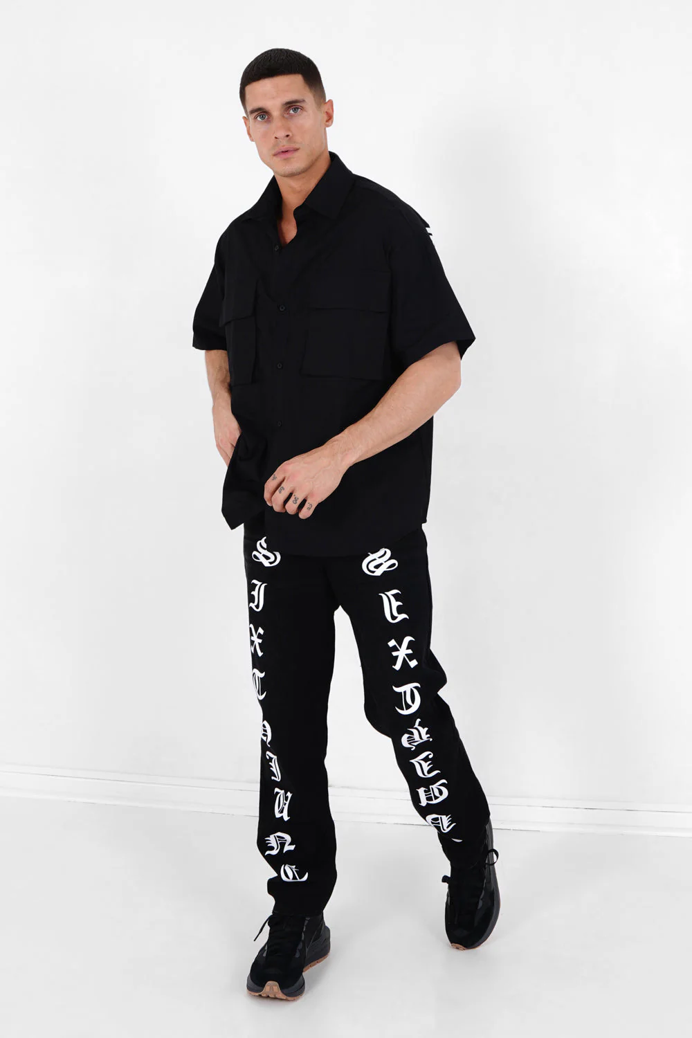Chemise oversize logo gothique Noir - Image 2