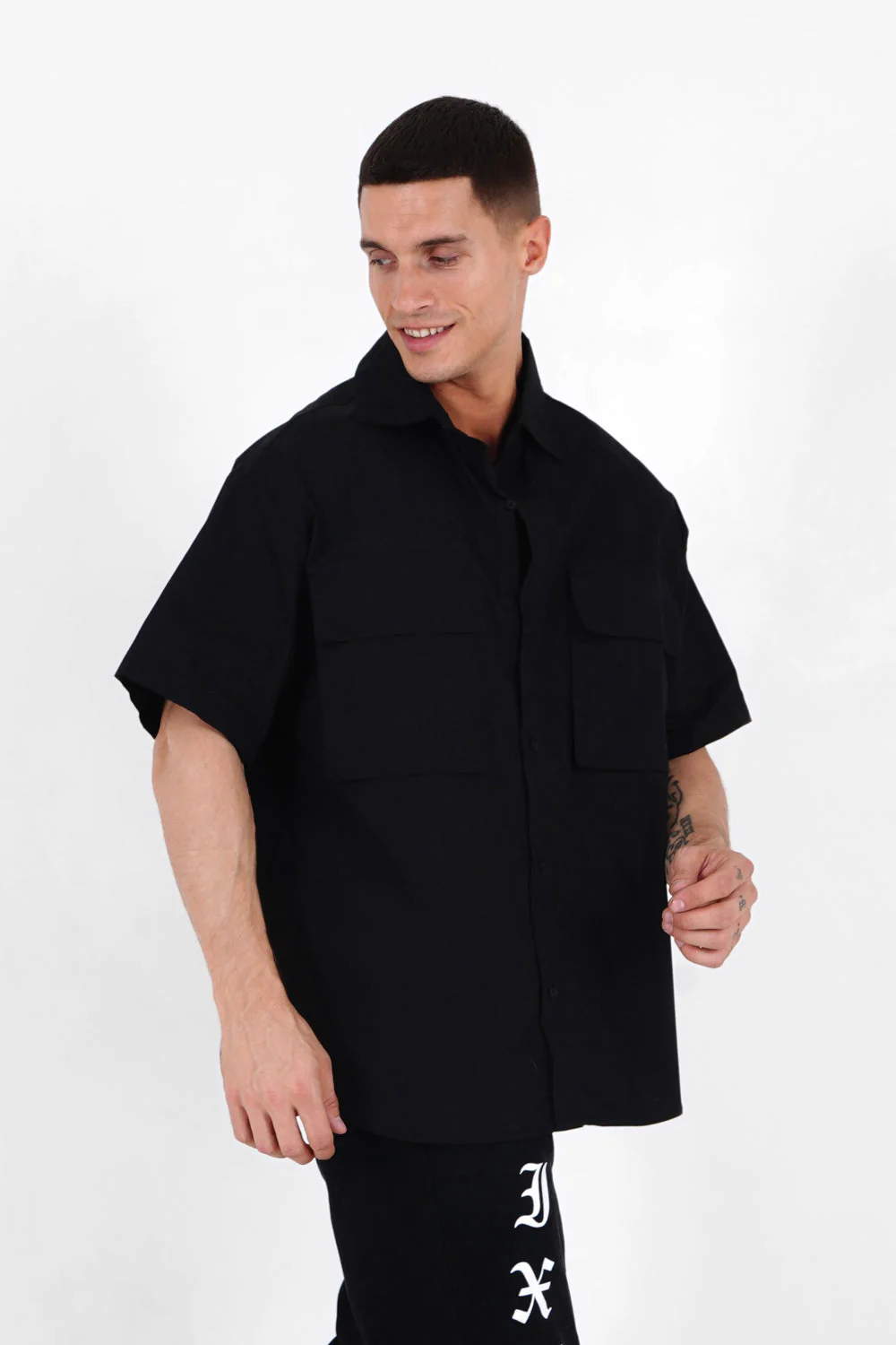 Chemise oversize logo gothique Noir - Image 4
