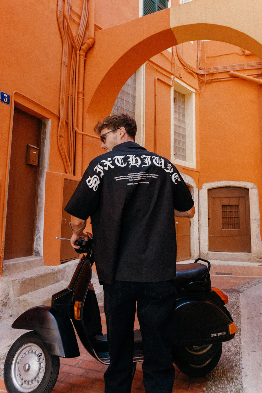 Chemise oversize logo gothique Noir - Image 6