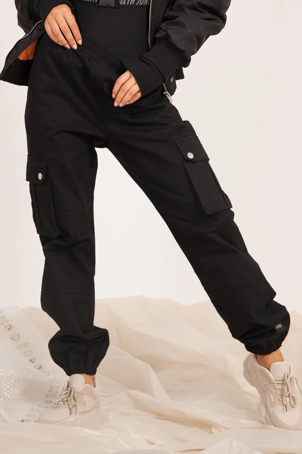 Pantalon cargo large noir - Image 2