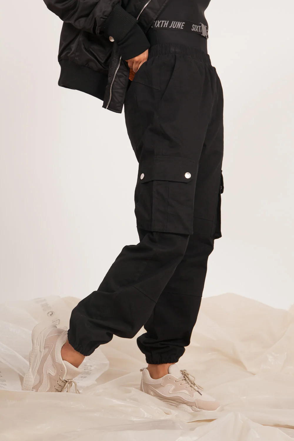 Pantalon cargo large noir - Image 3