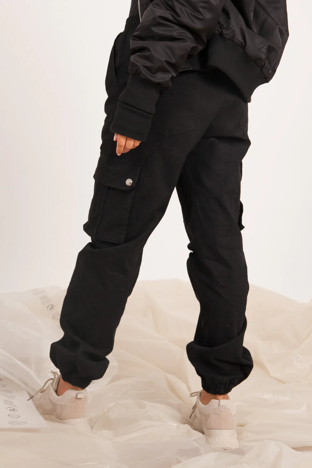 Pantalon cargo large noir - Image 4