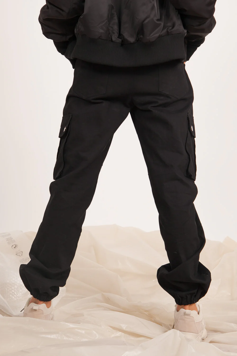 Pantalon cargo large noir - Image 5